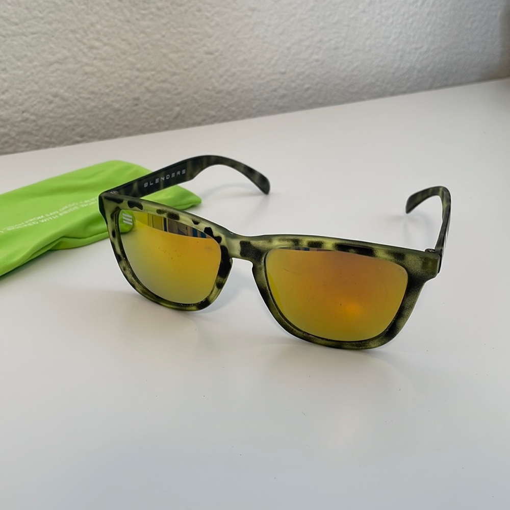 Blenders sun glasses, lightly used